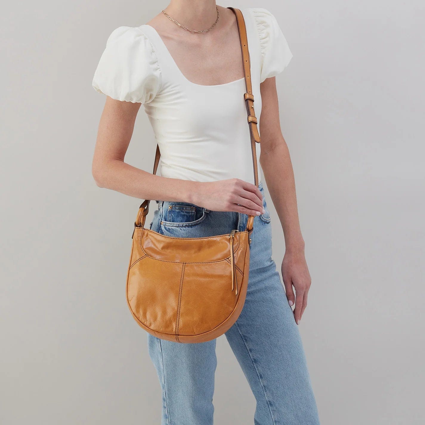 HOBO Sheila Scoop Crossbody Natural